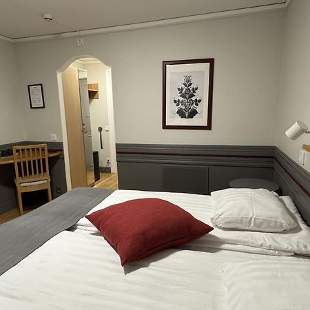 Gylle Hotell & Restaurang Broedernas Бурленге Экстерьер фото