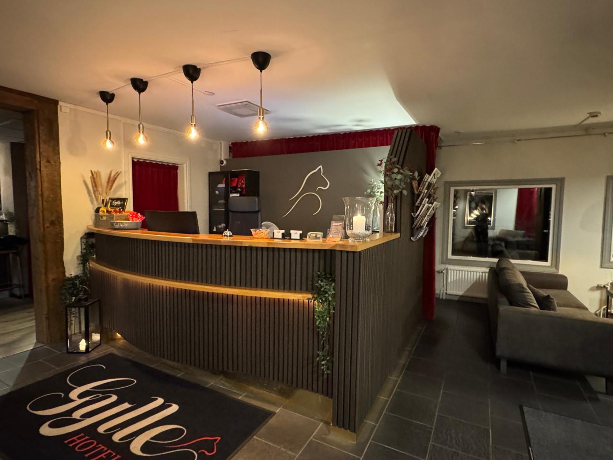 Gylle Hotell & Restaurang Broedernas Бурленге Экстерьер фото