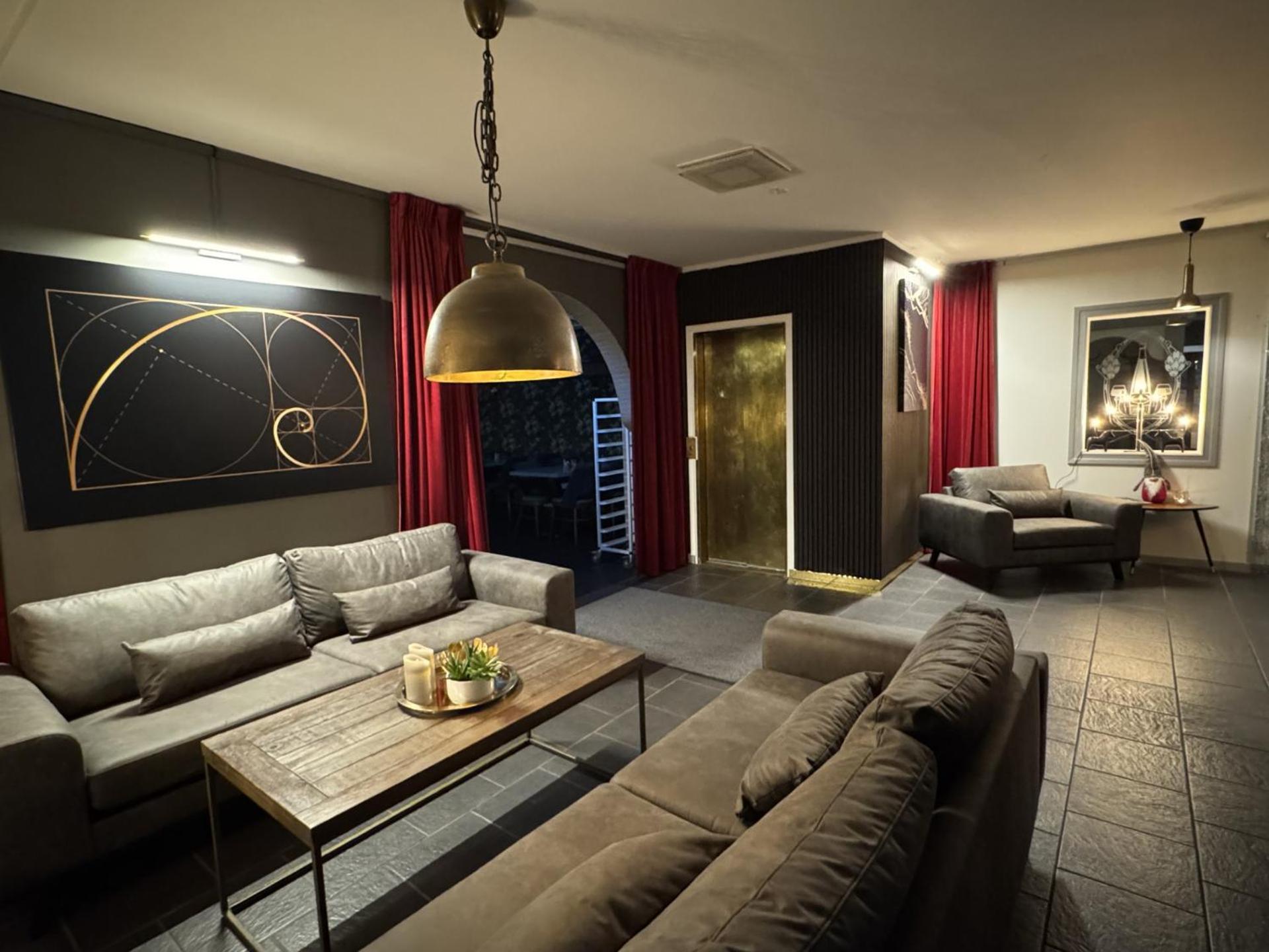 Gylle Hotell & Restaurang Broedernas Бурленге Экстерьер фото