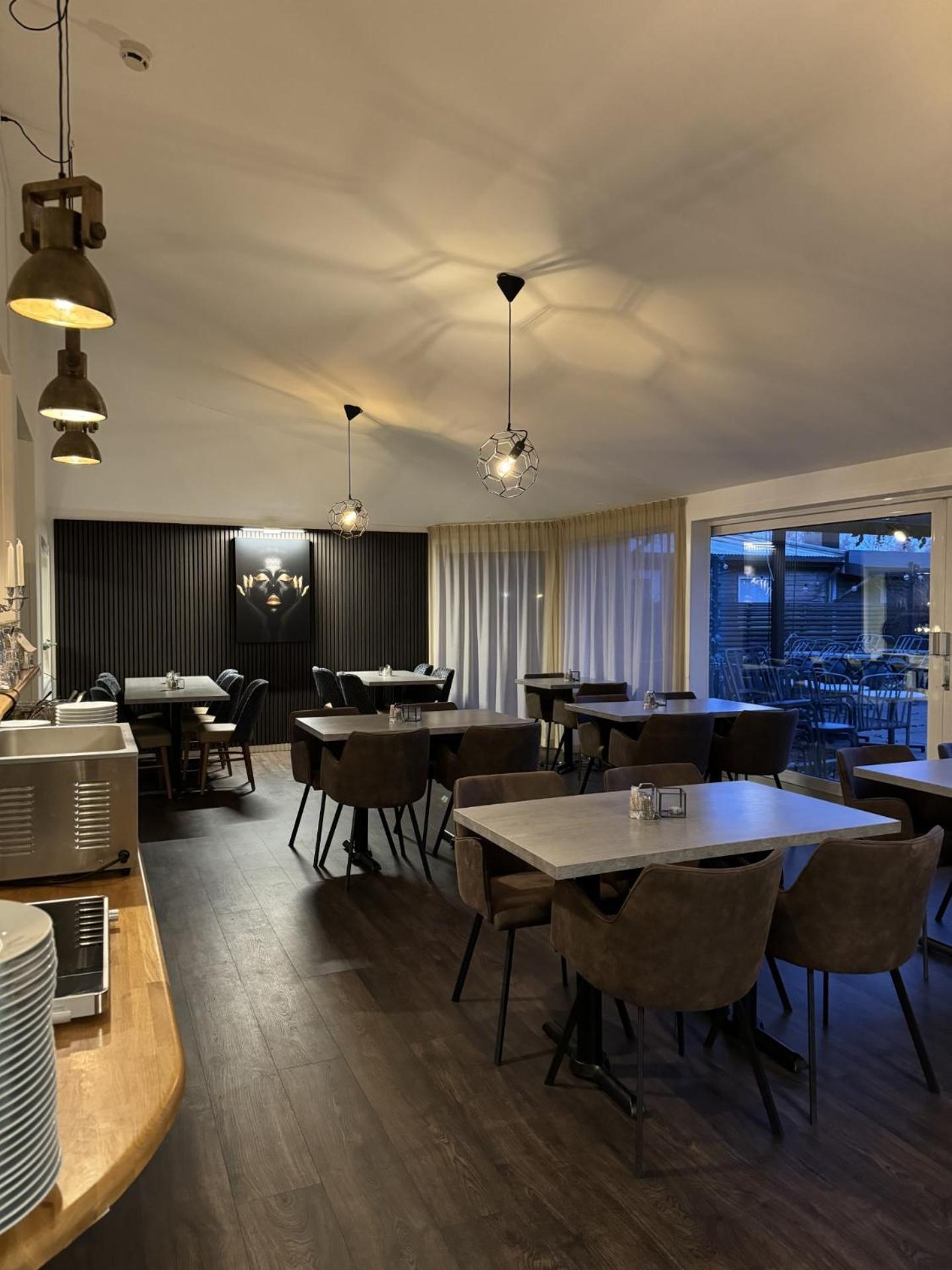 Gylle Hotell & Restaurang Broedernas Бурленге Экстерьер фото