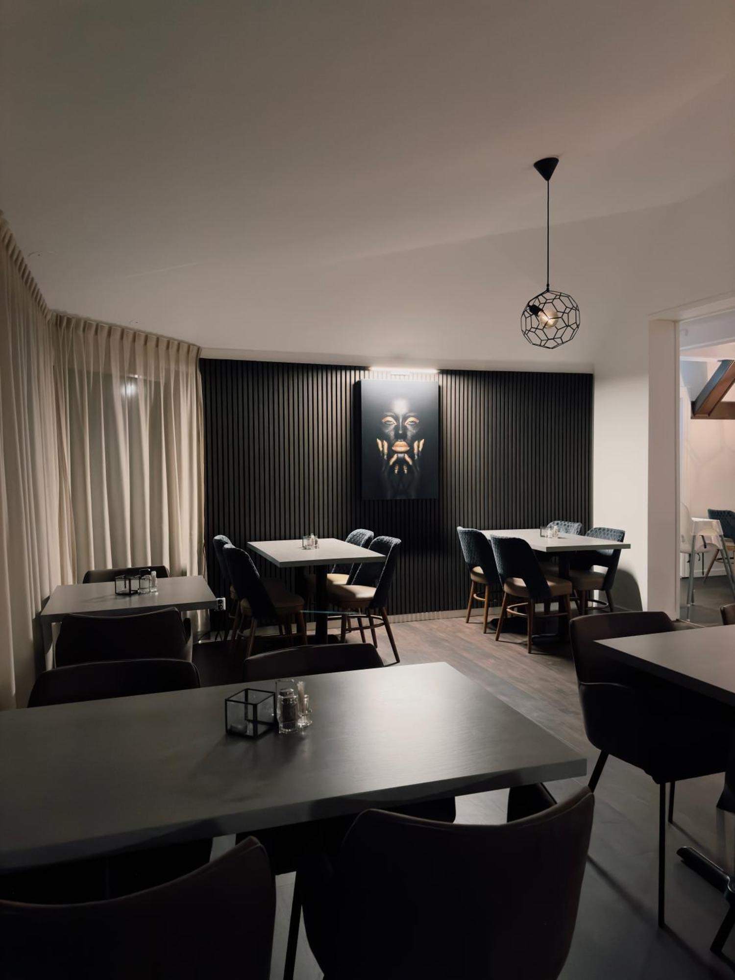Gylle Hotell & Restaurang Broedernas Бурленге Экстерьер фото